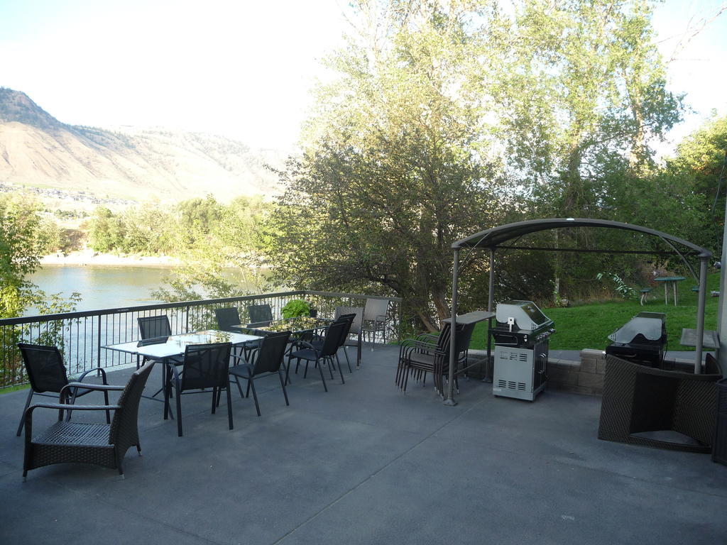 Riverland & Hotel